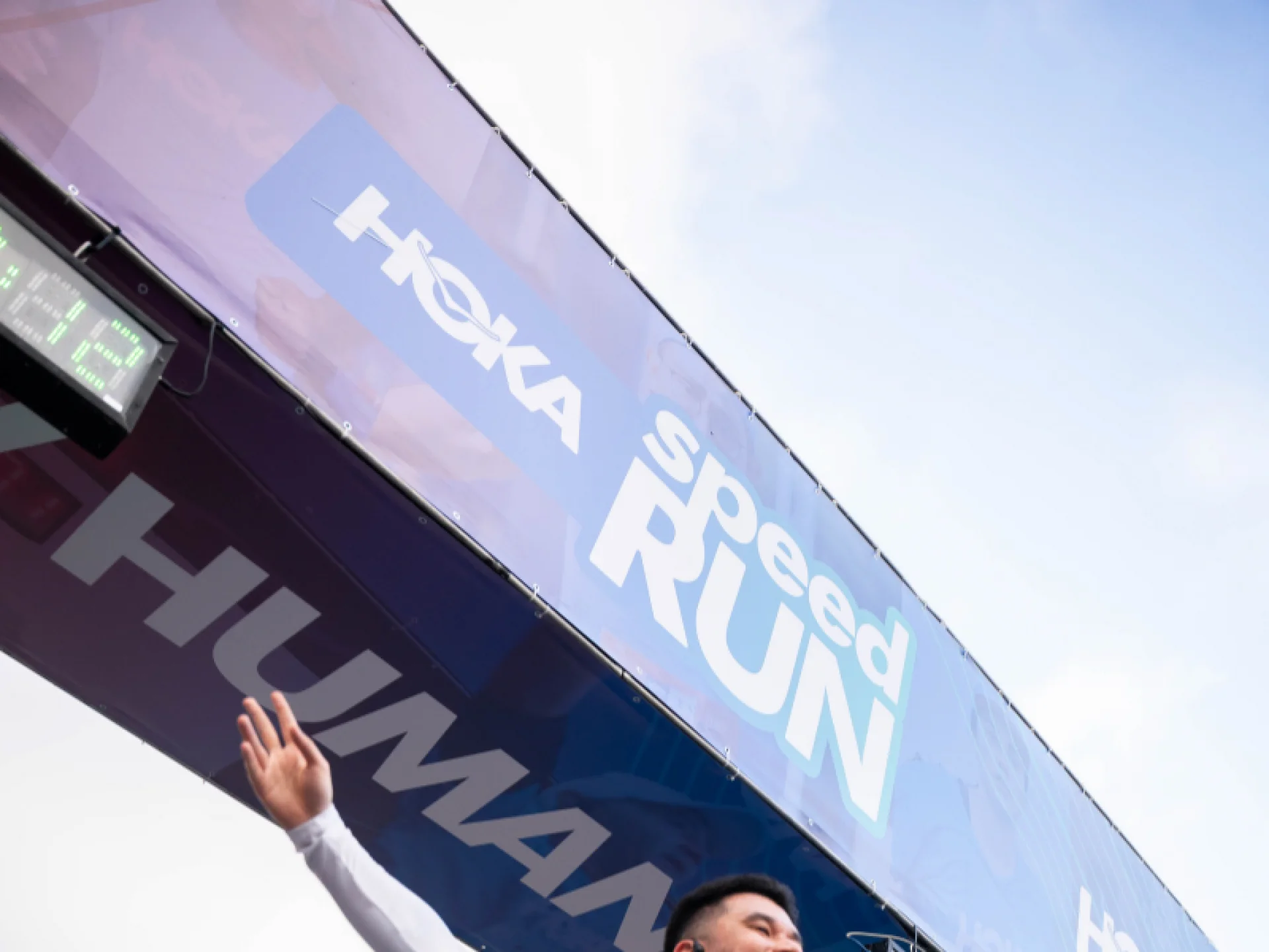Saiba mais sobre a entrega do kit de corrida da Hoka