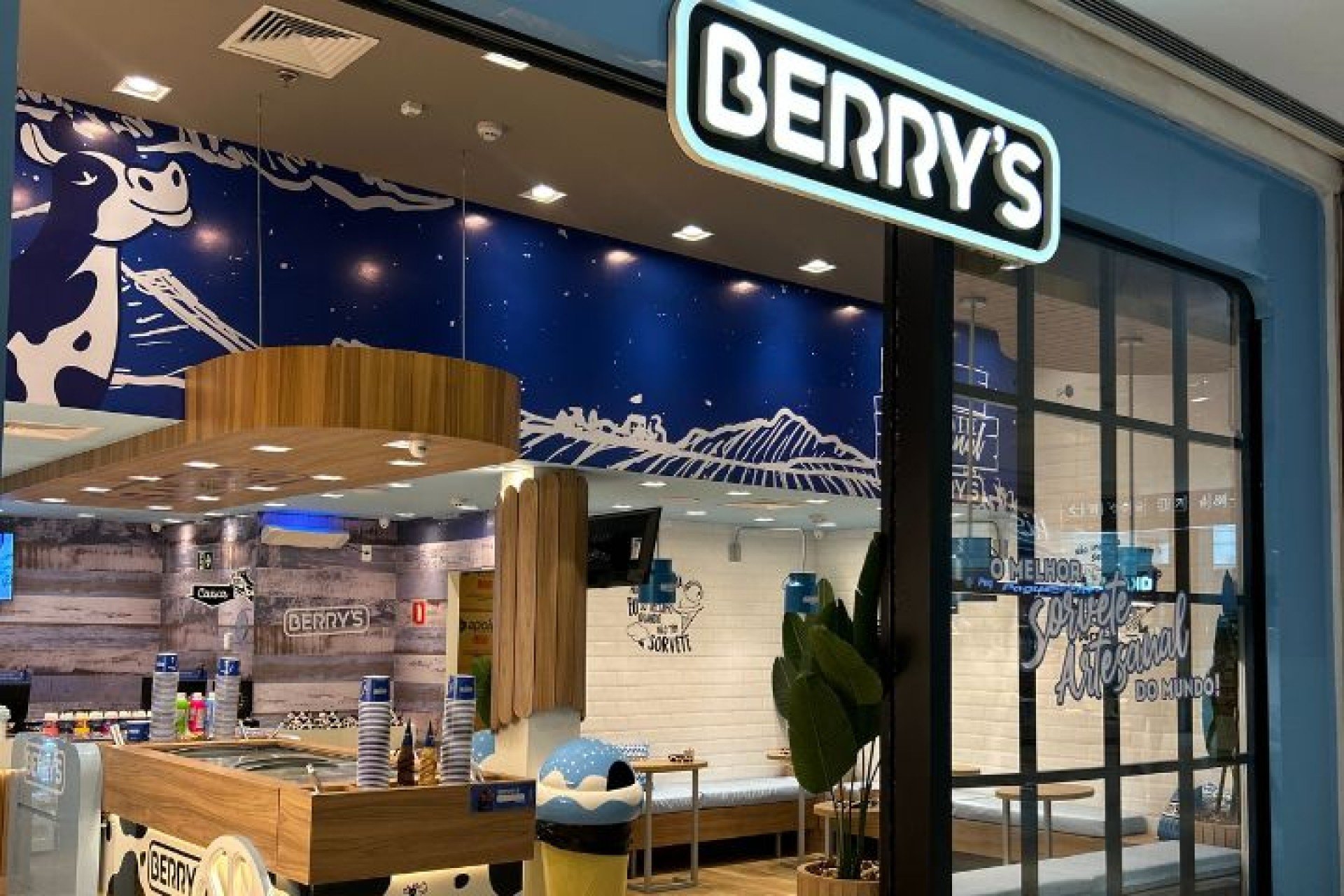 A Berry`s inaugurou sua loja no piso L1 do Salvador Shopping