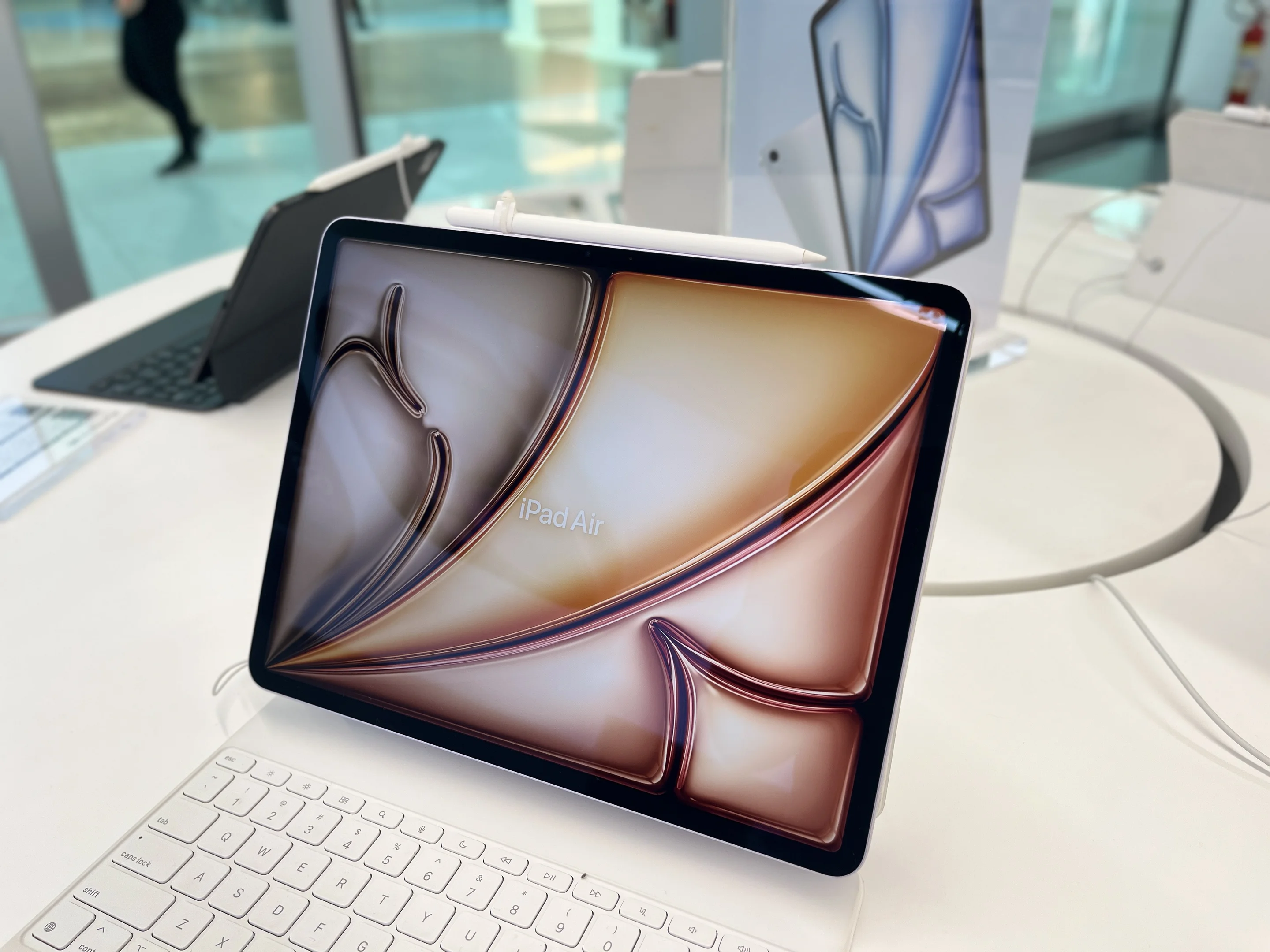 iPad Air em exposição, disponível para venda na loja iPlace.