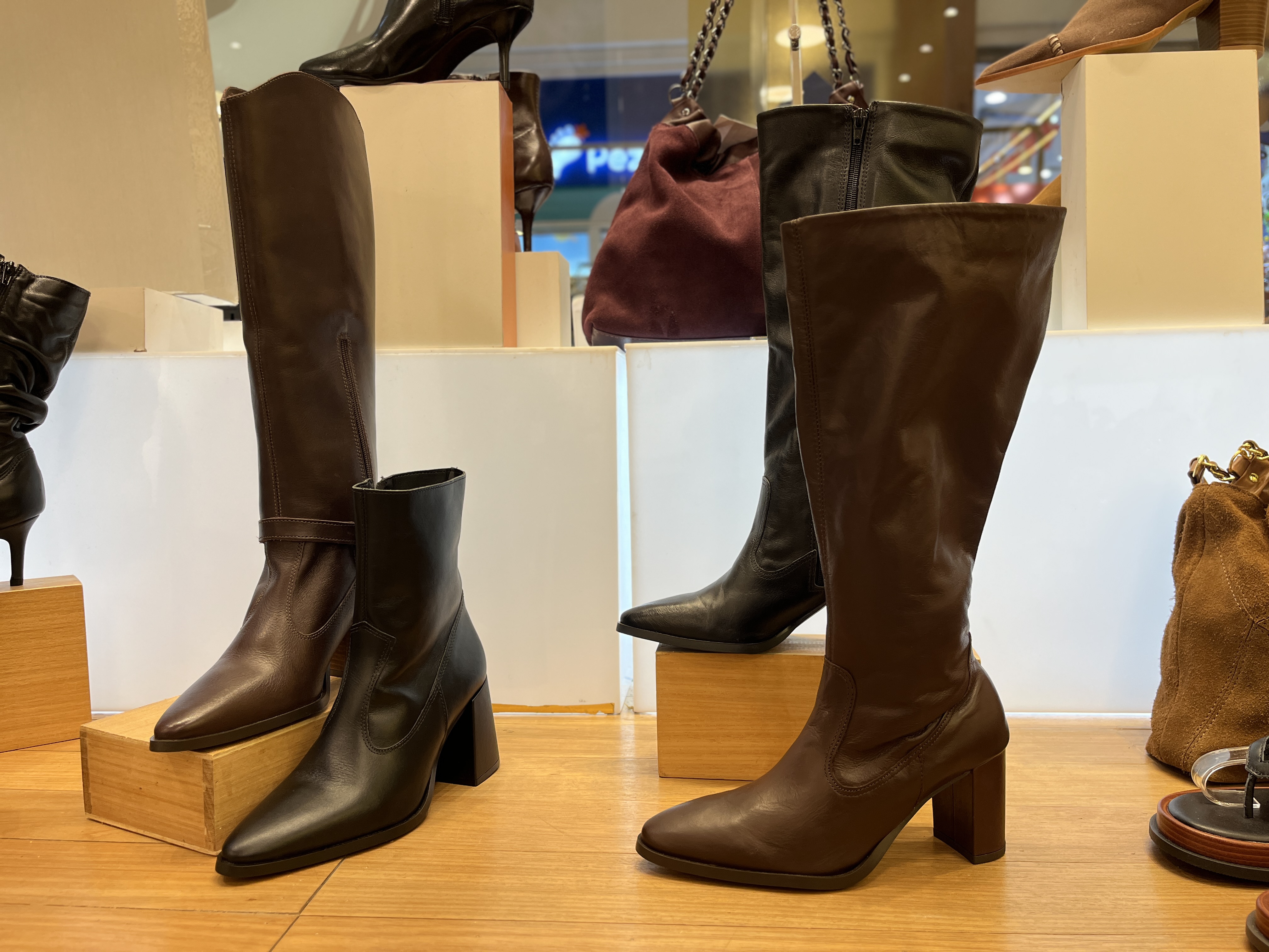 Os corredores foram tomados por botas!